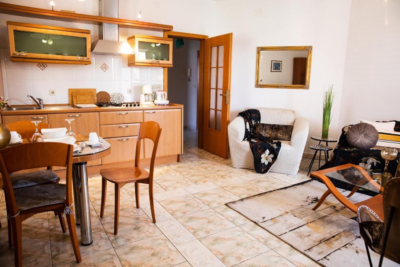 Villa Mareonda - Apartments Sussurro Rovinj Bagian luar foto