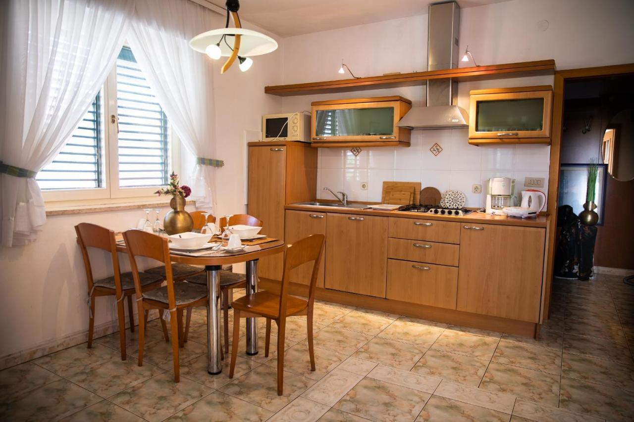 Villa Mareonda - Apartments Sussurro Rovinj Bagian luar foto